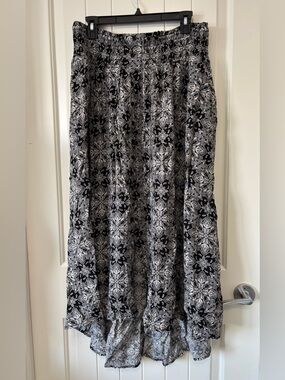 Torrid Black and White Floral Maxi Skirt
